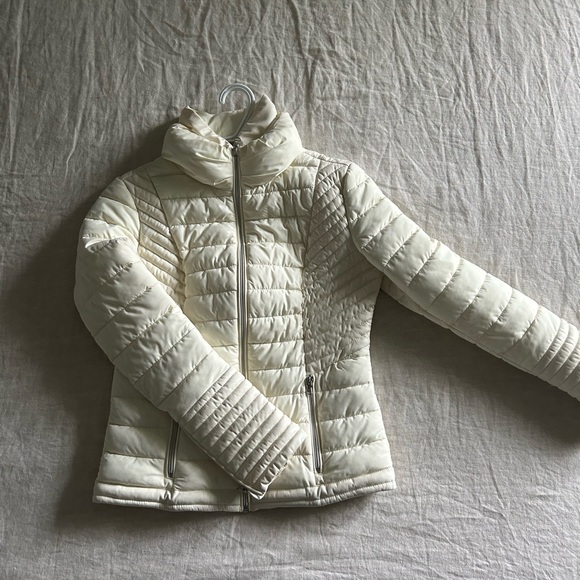 A guess Puffer for autumn , ivory colour , worn twice only , in great condition - Picture 2 of 4